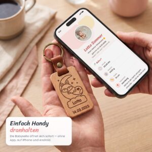 SmaTag: Handy an den Holz-Anhänger halten – die Babyseite von Lotta öffnet sich, ohne App